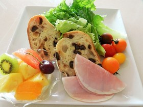 クルミとレーズン入りのカンパーニュ