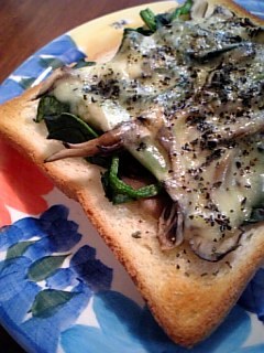 ほうれん草ｔｏ舞茸のチーズトーストの画像