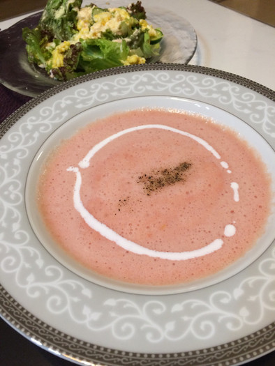 トマトの冷製スープの写真