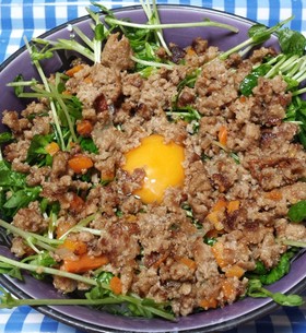 合挽豆腐のめんつゆかけ豆苗そぼろ丼ぶり