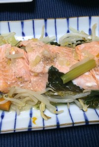 「熟成藻塩レモン」で鮭の蒸し煮