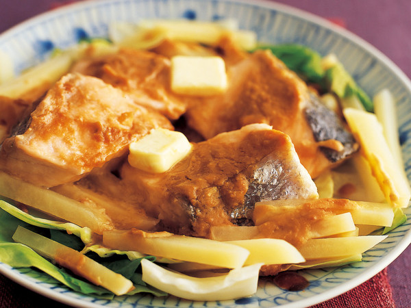鮭とじゃがいものみそ風味皿蒸し