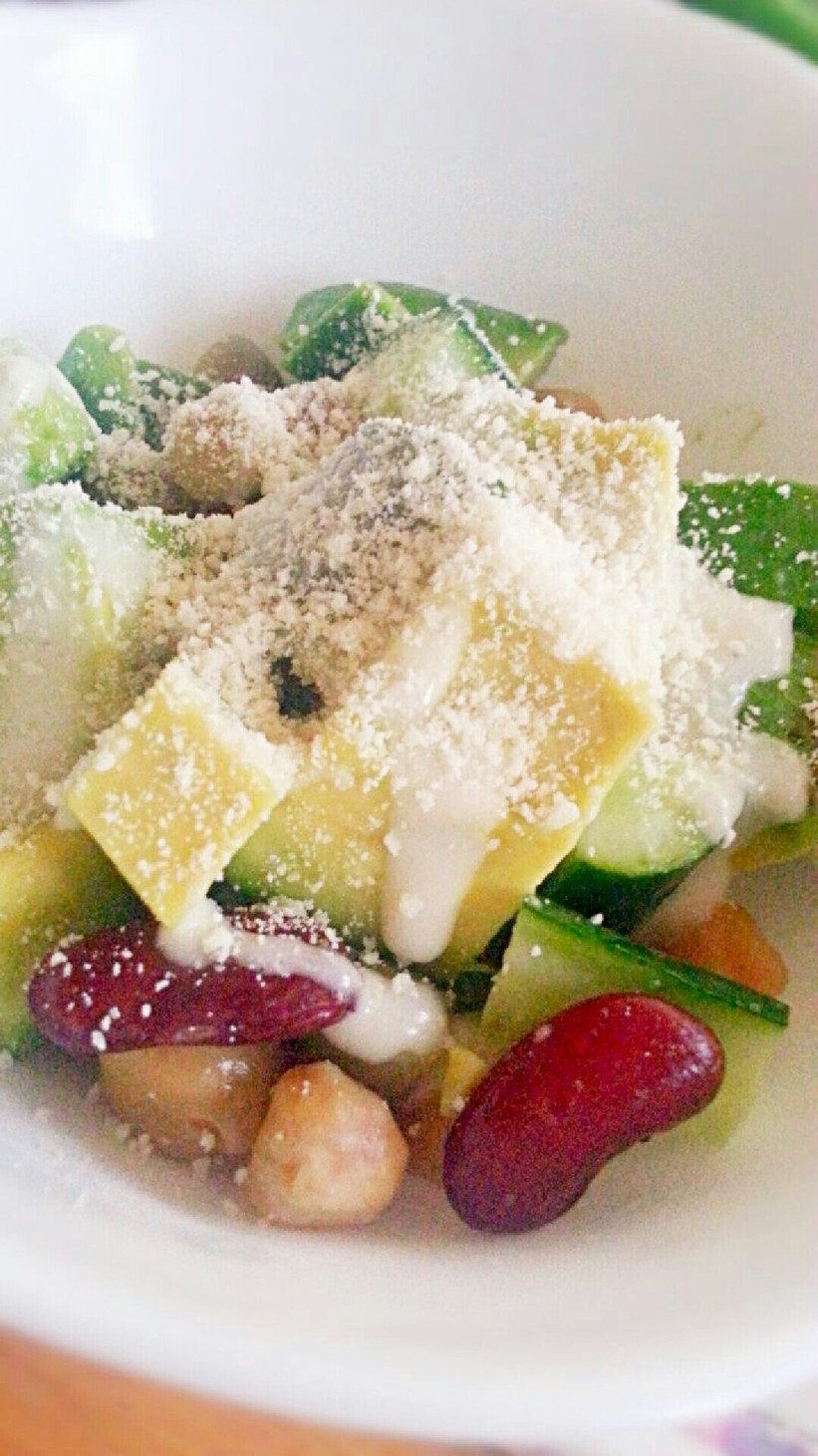 キュウリとアボカドのサラダのレシピ