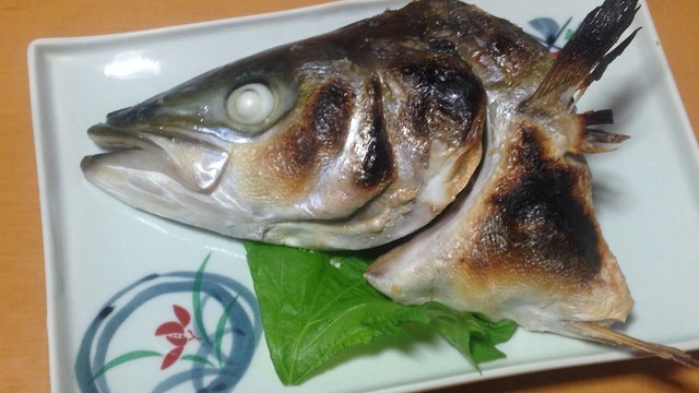 ツバスの塩焼き カマ焼き レシピ 作り方 By 明石浦漁業協同組合 クックパッド 簡単おいしいみんなのレシピが353万品