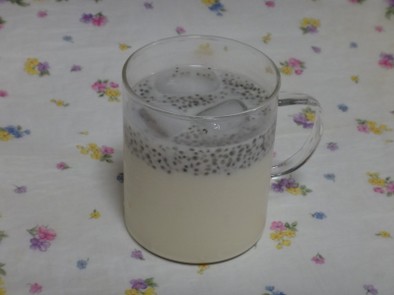 チアシードココナッツミルク豆乳ドリンク の写真