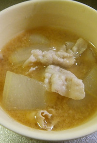 スープみたいな豚バラと冬瓜の味噌汁