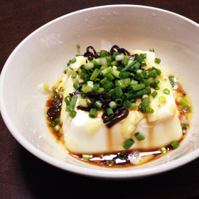 レンジで♪チーズと塩昆布の湯豆腐おつまみ