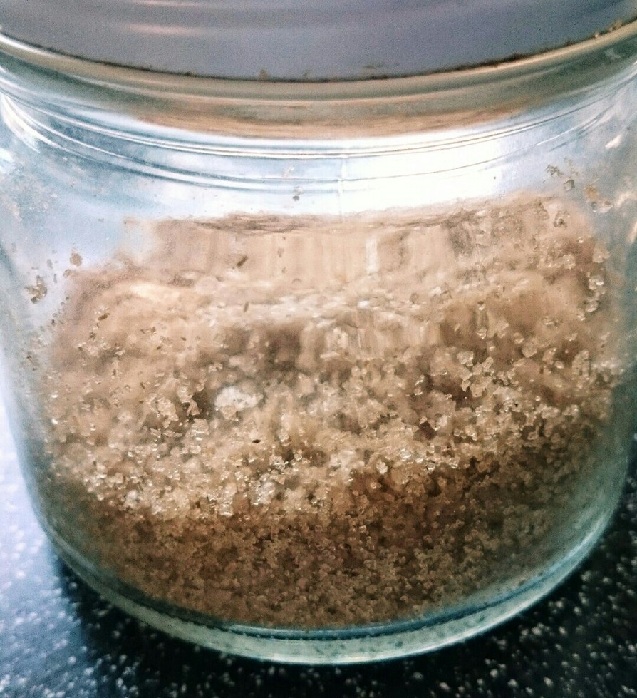 ゲランドの塩、フルールドセルでつくる燻塩の画像