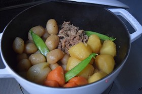 ストウブで無水肉じゃが