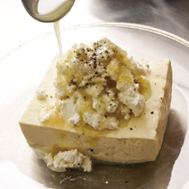 豆腐とカッテージチーズのサラダ