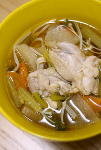 せんべい汁風☆鶏もも肉の具だくさんスープ