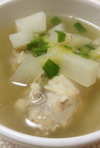 鶏手羽元と大根と山芋のあっさり中華スープ