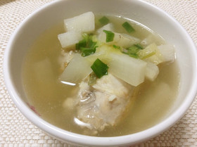 鶏手羽元と大根と山芋のあっさり中華スープ