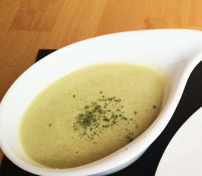 えんどう豆のさやのスープの写真