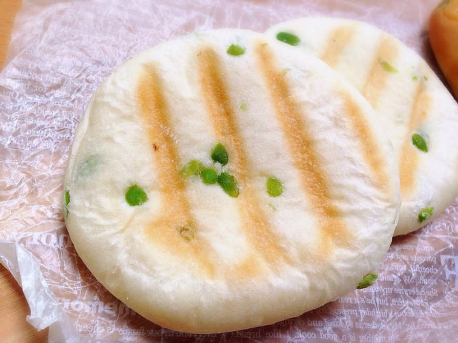 夏のおつまみにも♡枝豆チーズ平焼きパンの画像