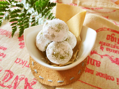 サクサク☆ピーナッツ粉で抹茶スノーボールの写真