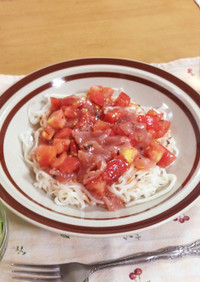 糖質0g麺でトマトと生ハムの冷製パスタ風