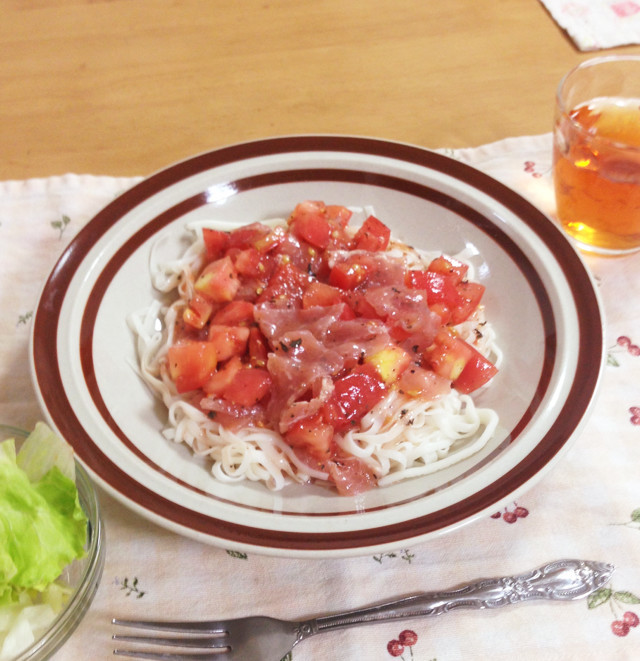 糖質0g麺でトマトと生ハムの冷製パスタ風の画像