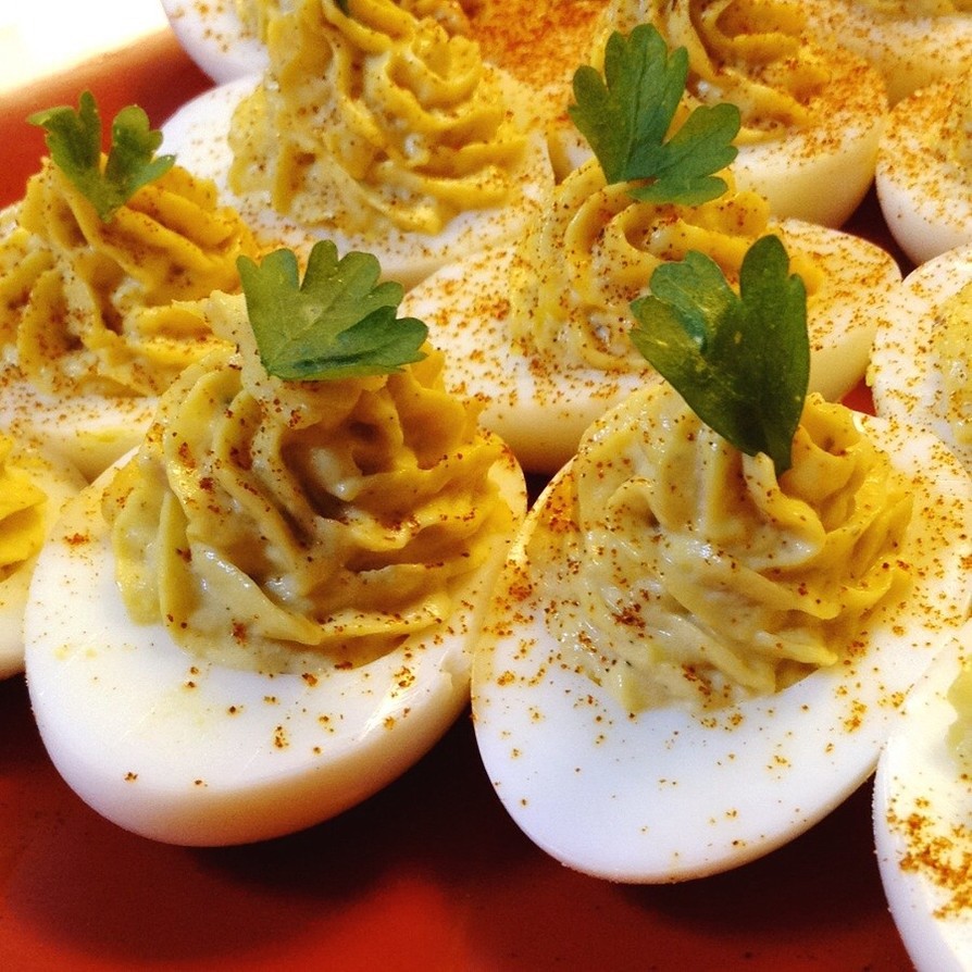 カラフルなデビルドエッグのレシピ