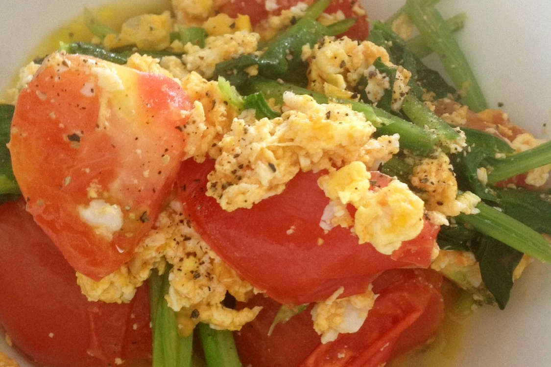 トマト 卵 ほうれん草のごま油炒め レシピ 作り方 By ミシャコ クックパッド 簡単おいしいみんなのレシピが379万品