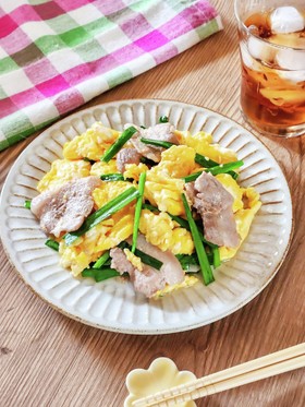 豚肉入りニラ玉炒め!