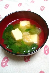 レタスと卵豆腐の生姜入り味噌汁