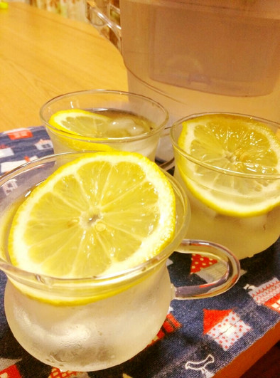朝スッキリ！国産レモンでレモン水の写真
