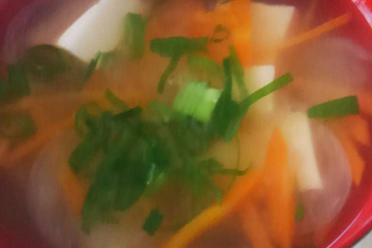 豆腐と玉ねぎと人参とネギの味噌汁 レシピ 作り方 By Taako1552 クックパッド 簡単おいしいみんなのレシピが375万品