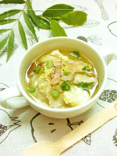 お豆とセロリの和風春雨スープの写真