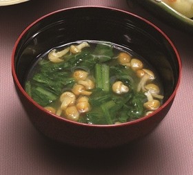 なめこと小松菜の味噌汁
