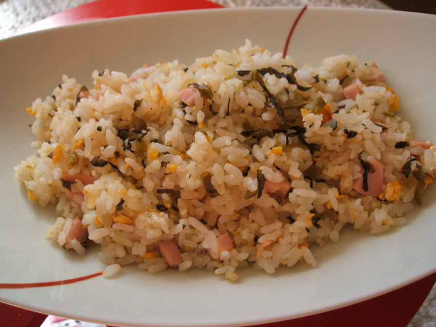 高菜と魚肉ソーセージの炒飯の画像
