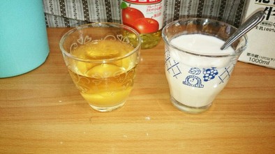 リンゴ酢ドリンクとリンゴ酢ミルクの写真