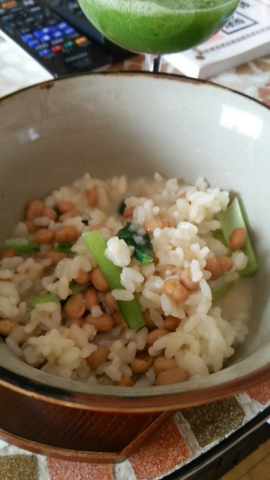 納豆と小松菜の味噌雑炊の写真