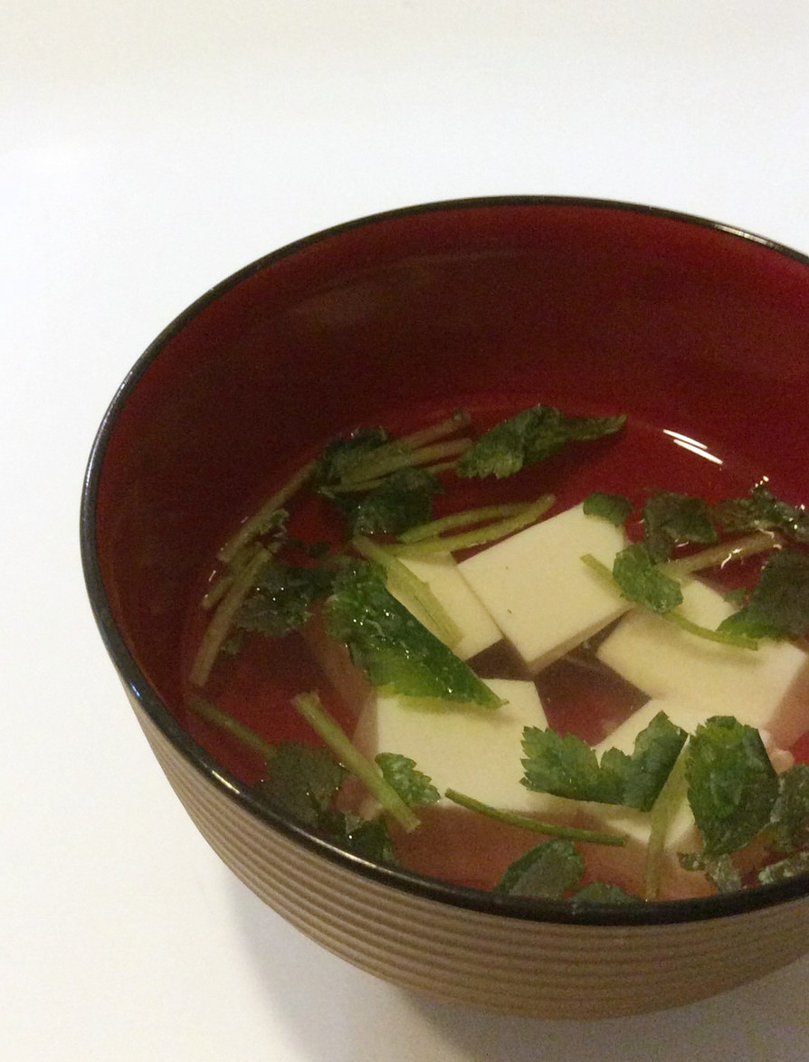 汁椀～みつ葉と豆腐のお吸い物の画像