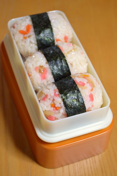 アレンジおにぎり『ちらし寿司in紅生姜』の写真