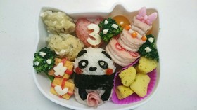 簡単なお誕生日のキャラ弁ケーキ