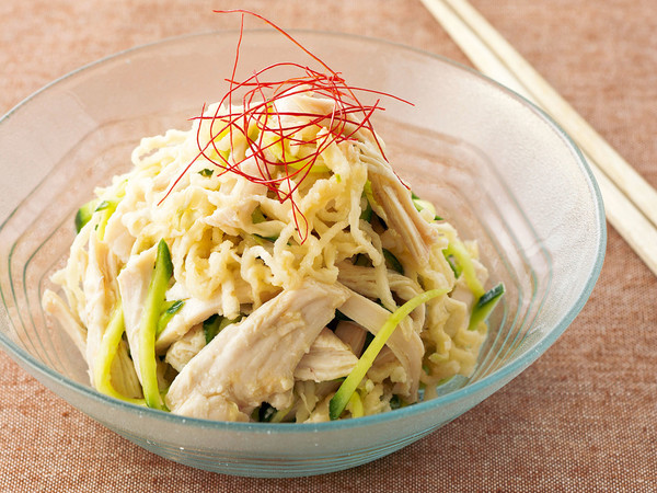 蒸し鶏と切り干し大根の塩麹あえ