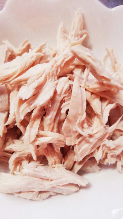 茹でてもシットリ柔らかいジューシー鶏胸肉の写真