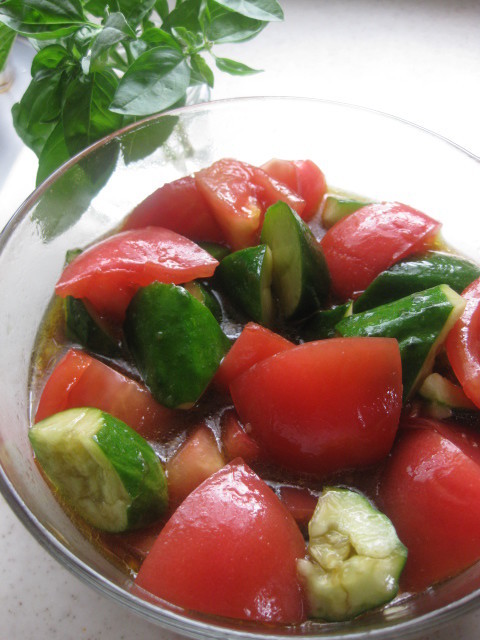トマトとキュウリの簡単フレッシュサラダの画像