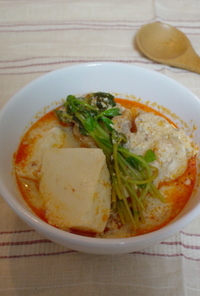 手羽元とお豆腐のすっぱ辛い豆乳スープ