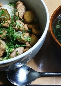 鶏肉と胡瓜の甘酢炒め丼と胡瓜と葱のスープ
