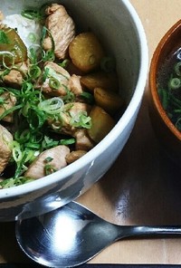鶏肉と胡瓜の甘酢炒め丼と胡瓜と葱のスープ