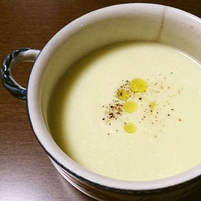 カリフラワーと豆乳のポタージュスープの写真