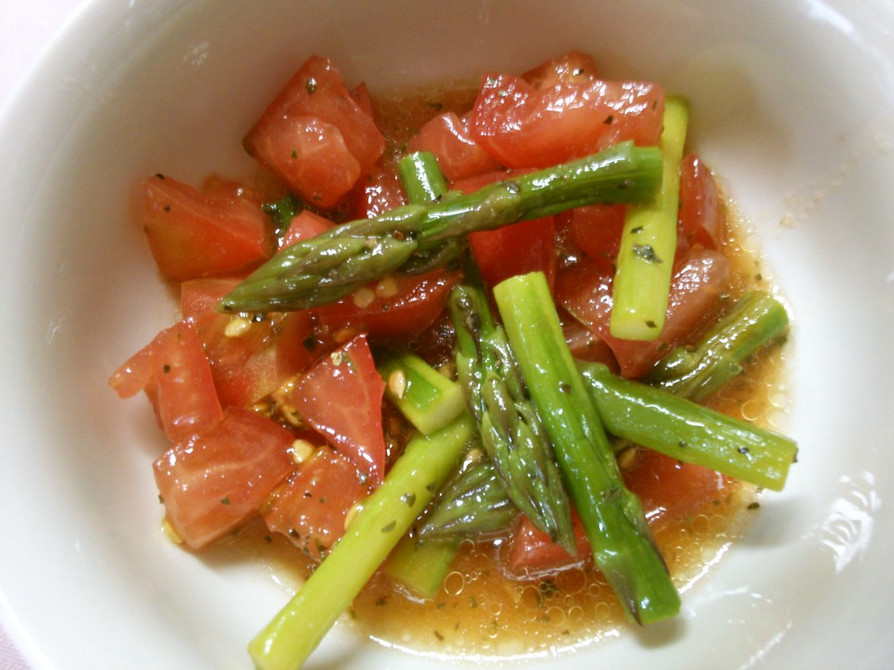 アスパラ トマトの オリーブオイルサラダの画像