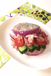 紫玉ねぎと夏野菜のベジライスバーガー