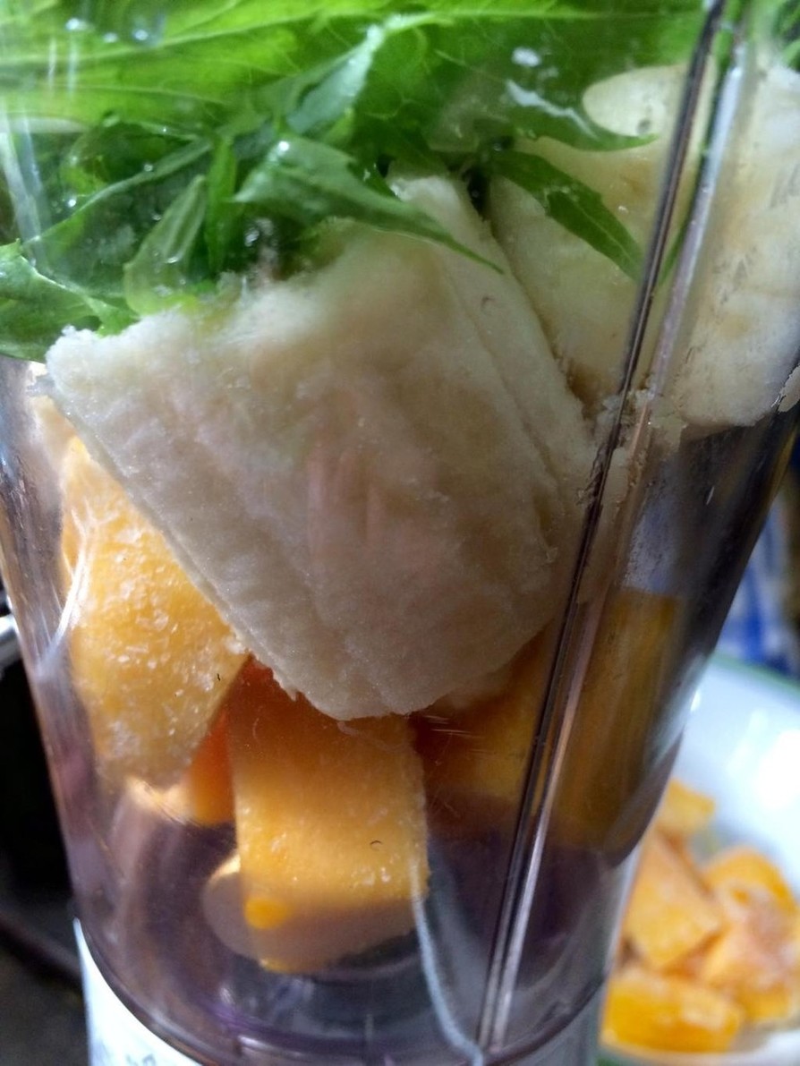 冷凍マンゴーのグリーンスムージーの画像
