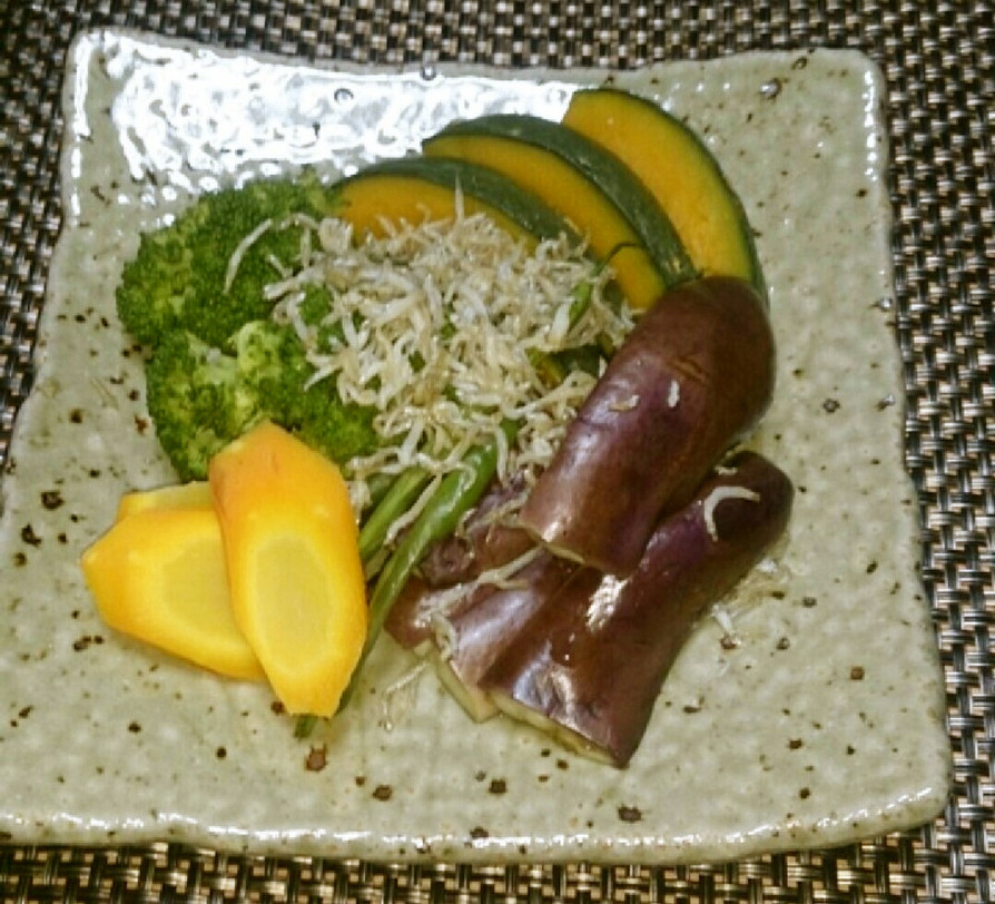 レンジで簡単！蒸し野菜サラダの画像