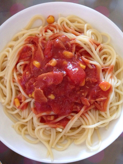 トマトの冷製パスタツナコーン入りの写真