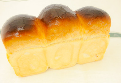 トーストにも最適！国産小麦粉の山型食パンの写真