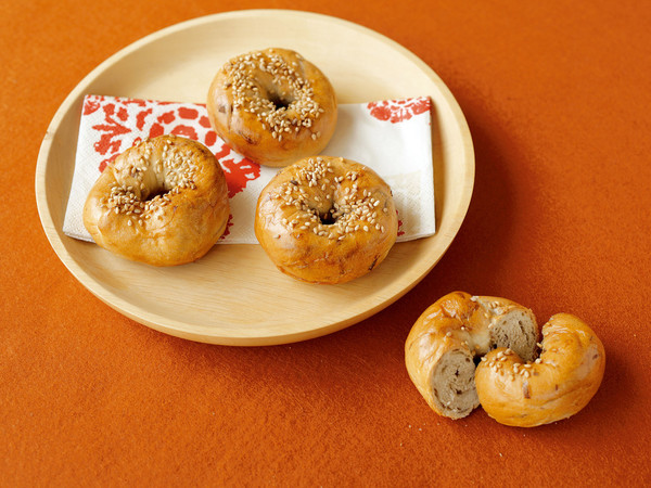 炒めごぼうのベーグル